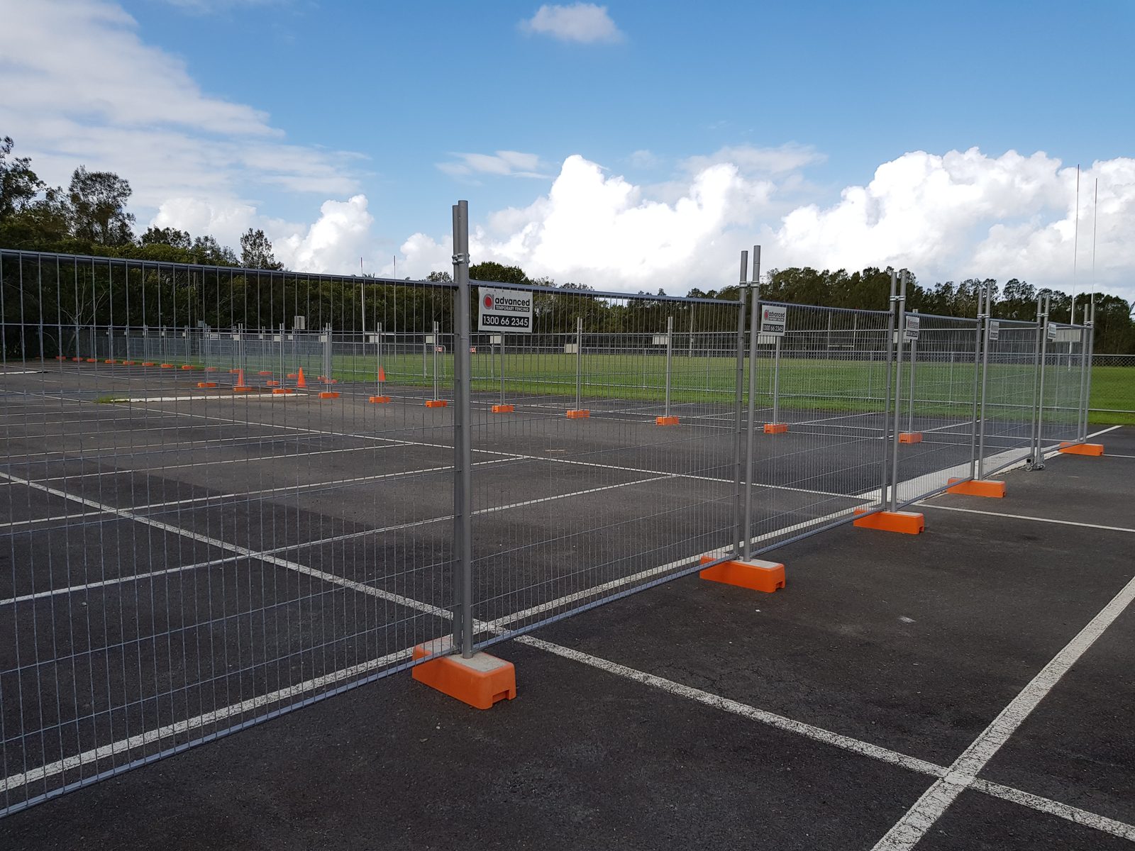 Temporary mesh fencing securing a construction site - photo 2